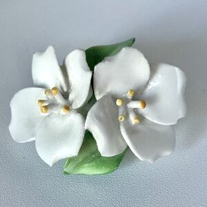 Vintage Denton Porcelain China White Flower Brooch Made In England Green…​​​